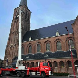 Kusters netten Rijkevorsel netten voor de galmgaten van de kerk met branvertragende netten van Kusters nettenbedrijf