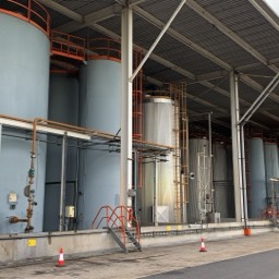 KALLO LAWTER Netten boven silo's